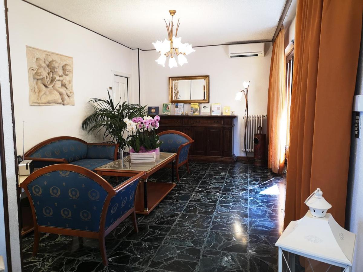 Hotel Villa Margherita Лимоне сул Гарда Екстериор снимка