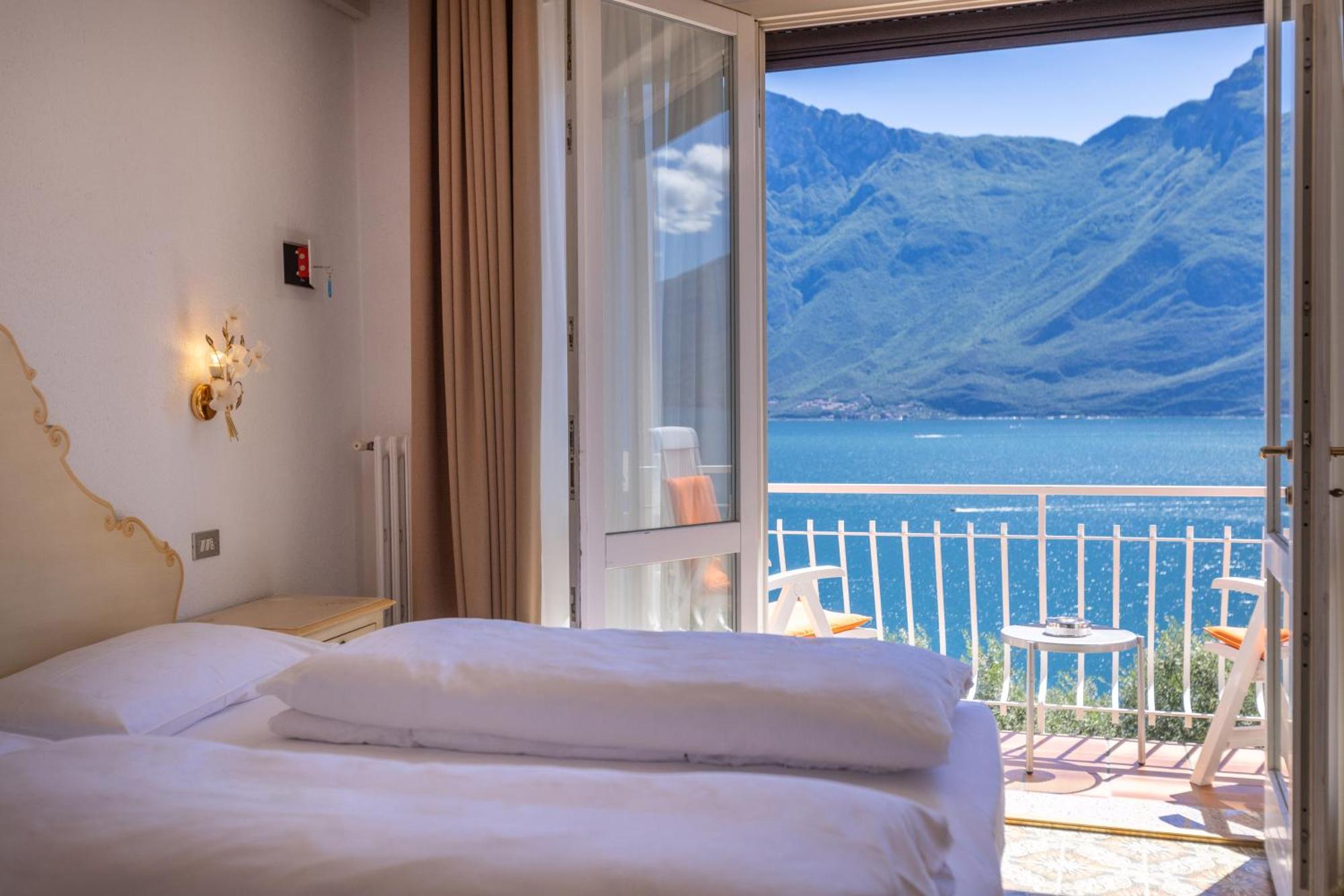 Hotel Villa Margherita Лимоне сул Гарда Екстериор снимка