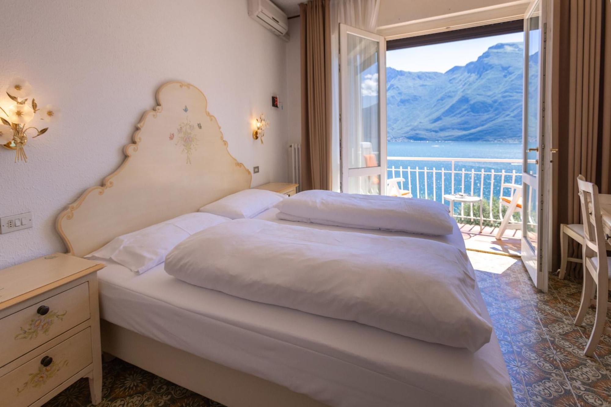 Hotel Villa Margherita Лимоне сул Гарда Екстериор снимка