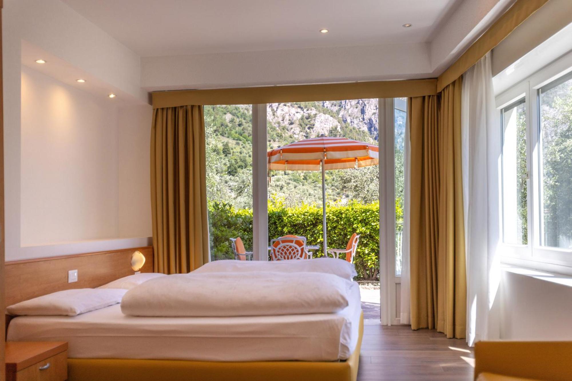 Hotel Villa Margherita Лимоне сул Гарда Екстериор снимка