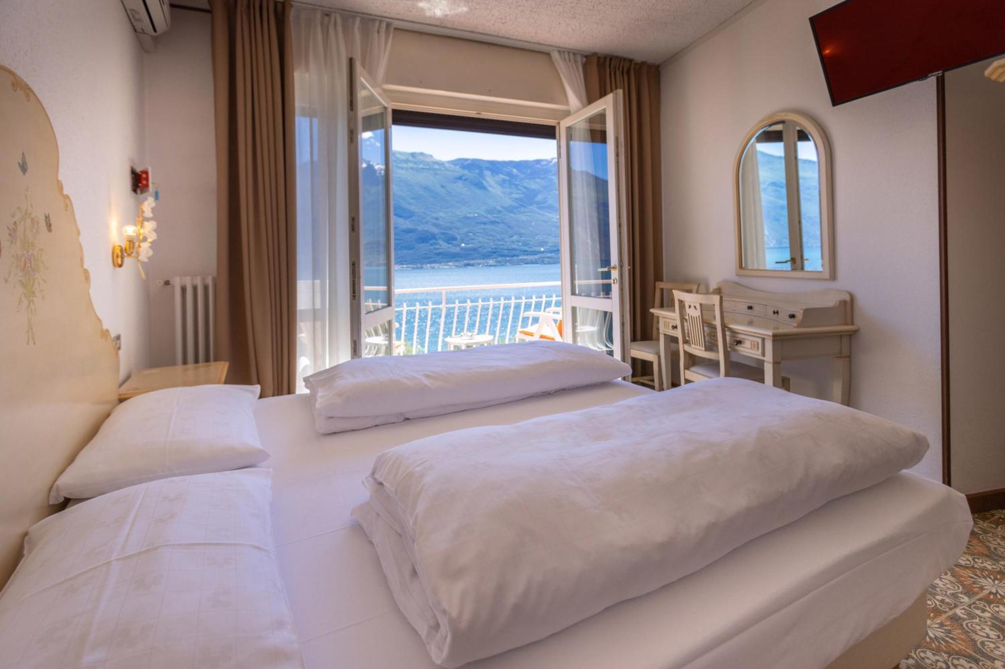 Hotel Villa Margherita Лимоне сул Гарда Екстериор снимка