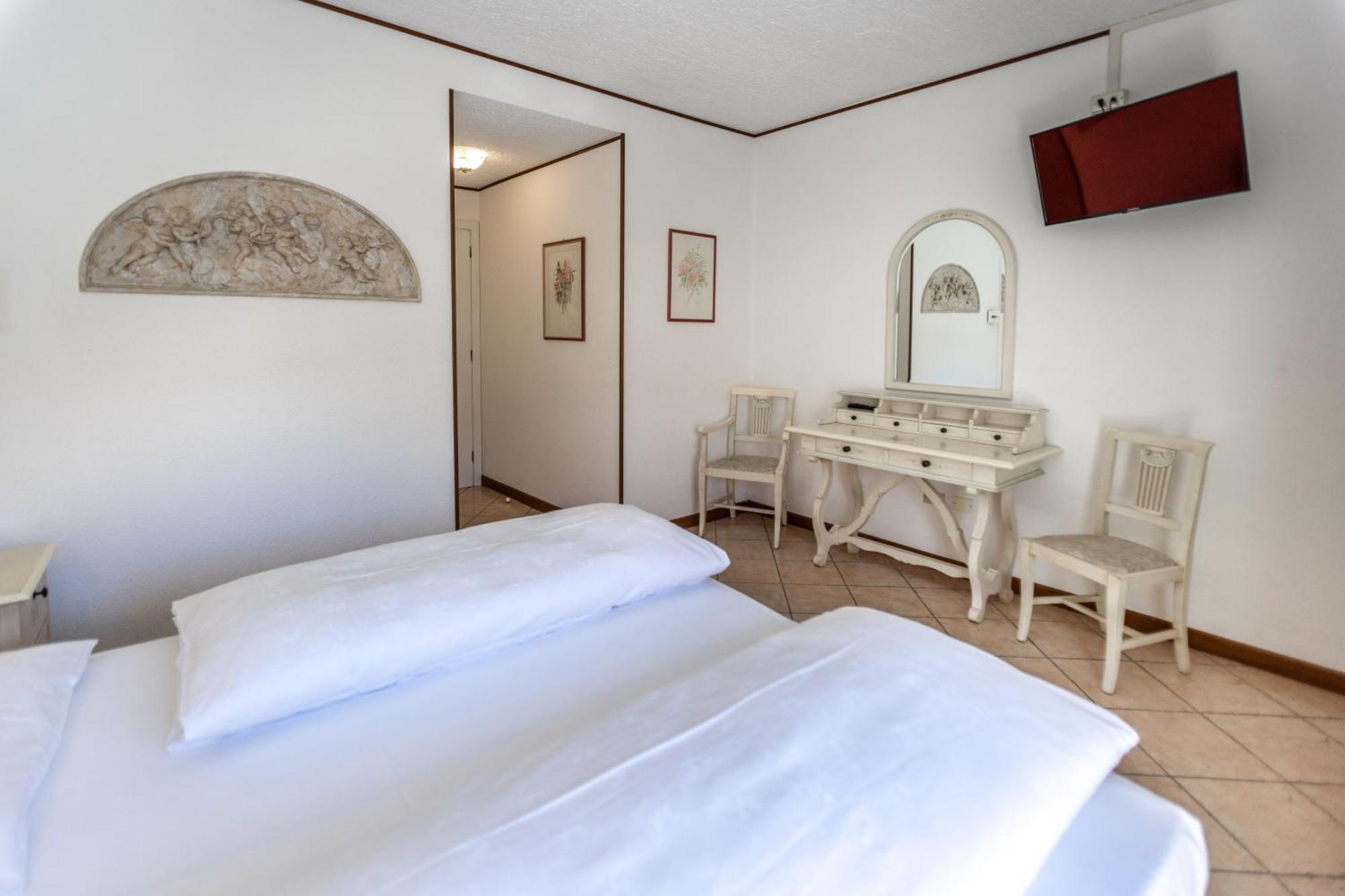 Hotel Villa Margherita Лимоне сул Гарда Екстериор снимка