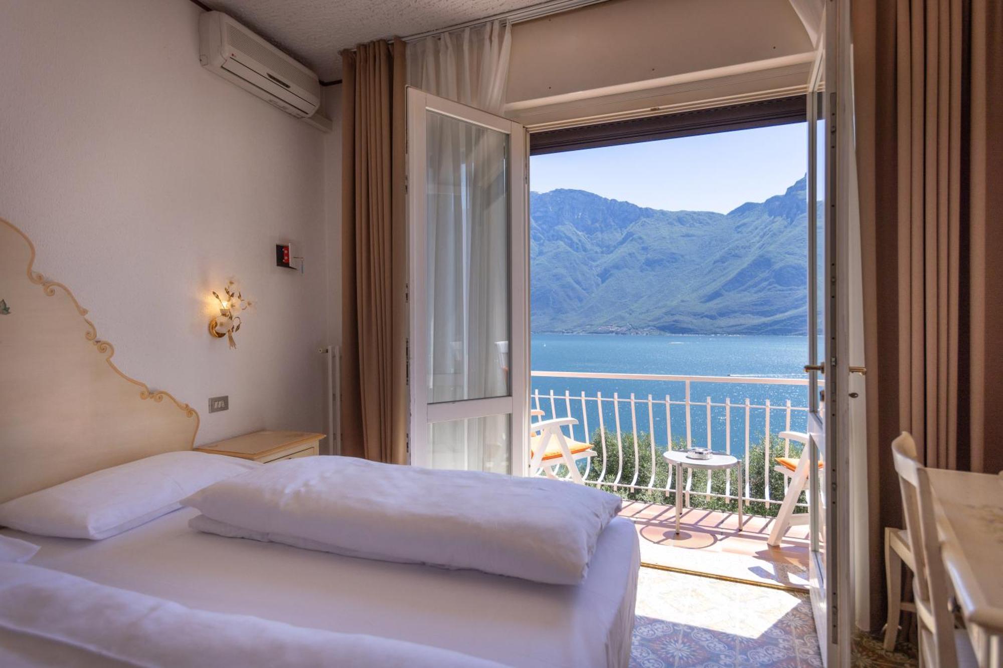 Hotel Villa Margherita Лимоне сул Гарда Екстериор снимка