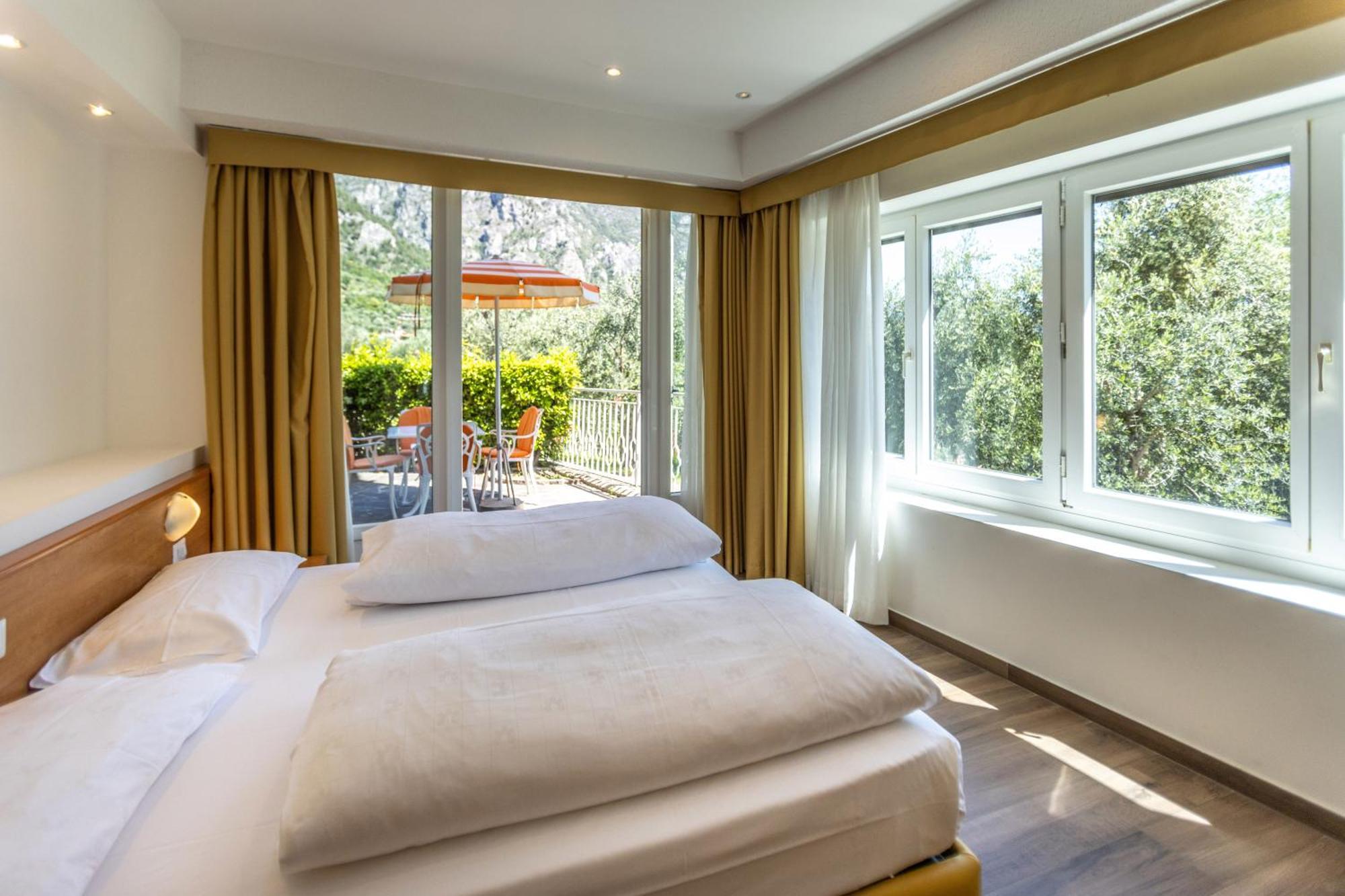 Hotel Villa Margherita Лимоне сул Гарда Екстериор снимка