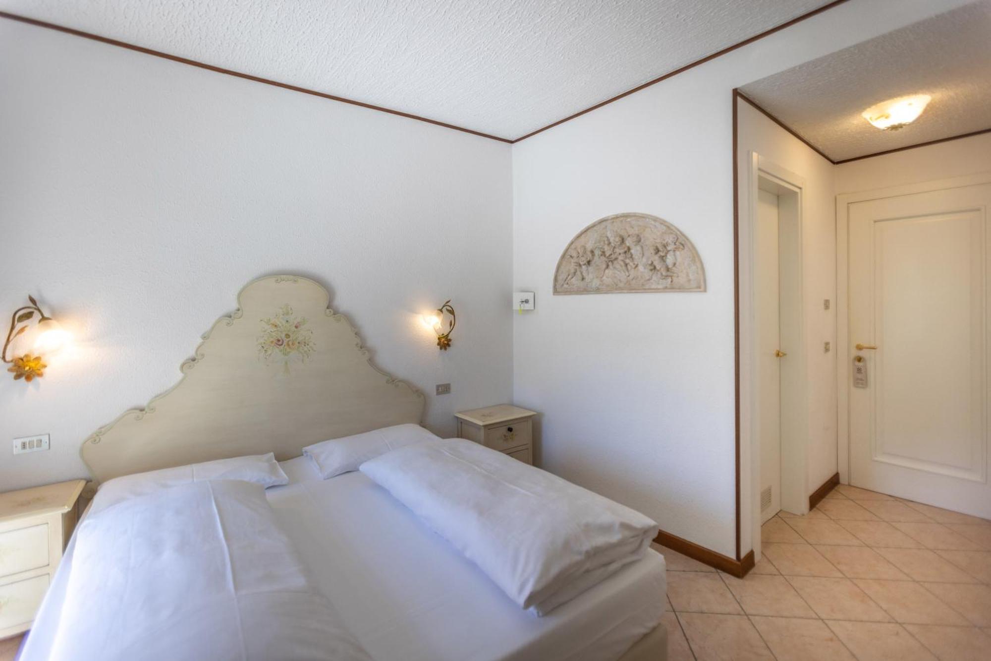 Hotel Villa Margherita Лимоне сул Гарда Екстериор снимка