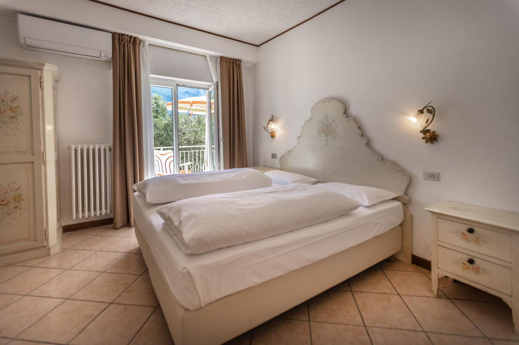 Hotel Villa Margherita Лимоне сул Гарда Екстериор снимка