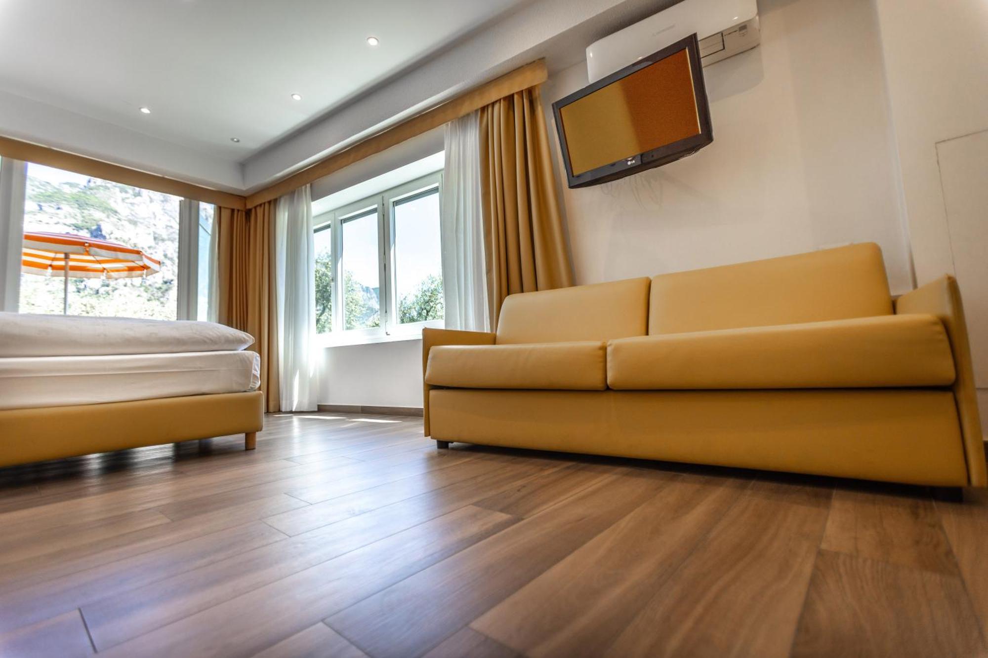 Hotel Villa Margherita Лимоне сул Гарда Екстериор снимка