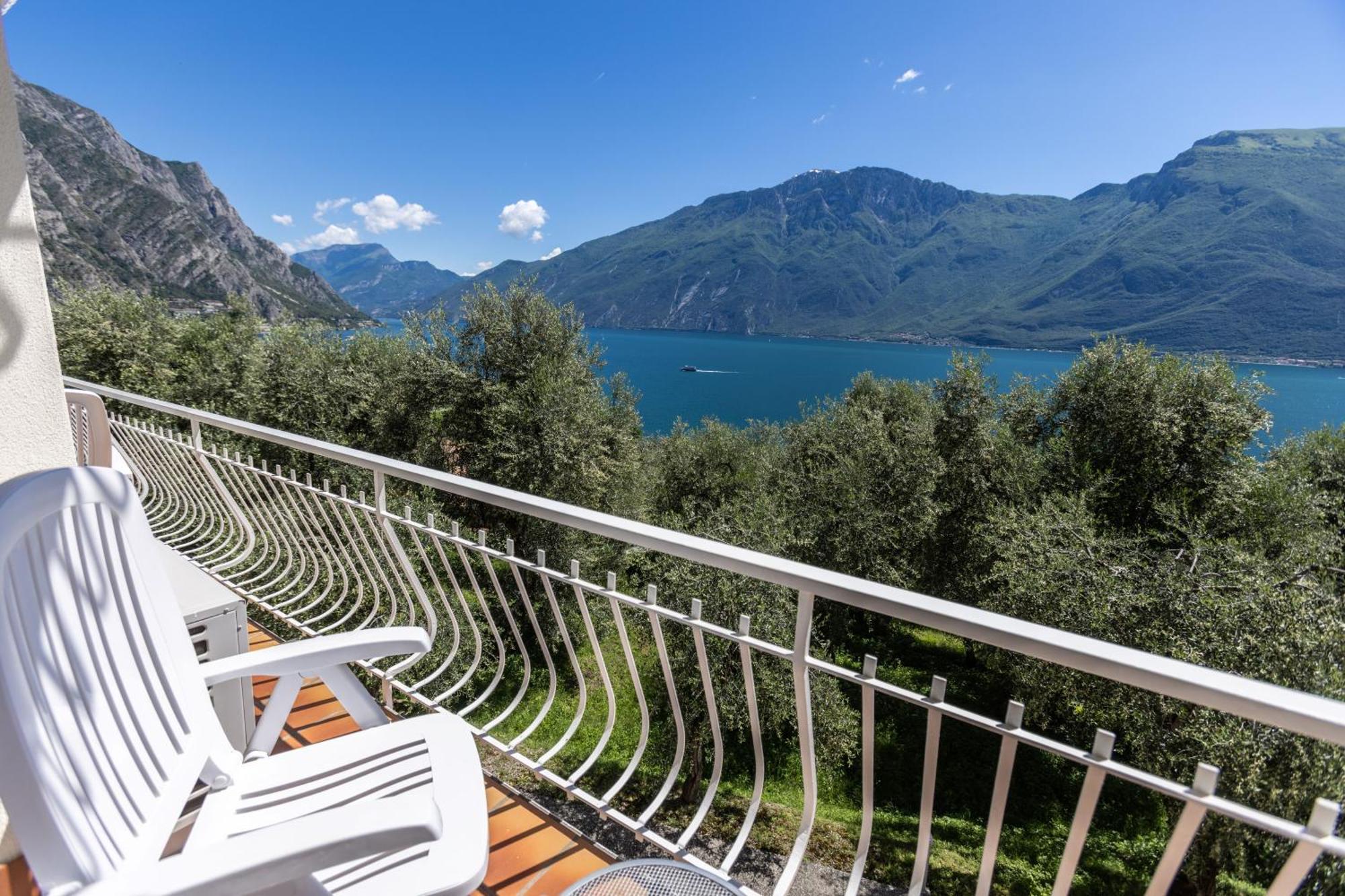 Hotel Villa Margherita Лимоне сул Гарда Екстериор снимка