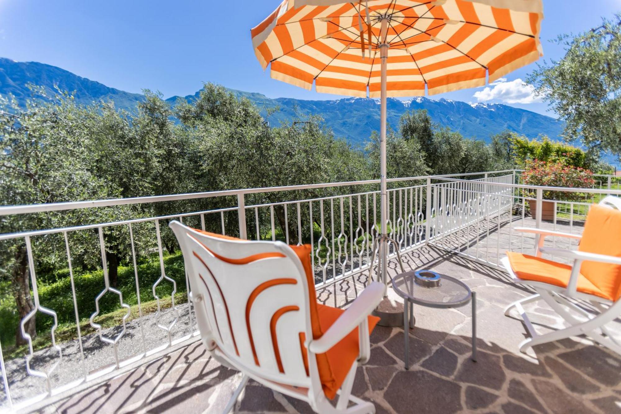 Hotel Villa Margherita Лимоне сул Гарда Екстериор снимка