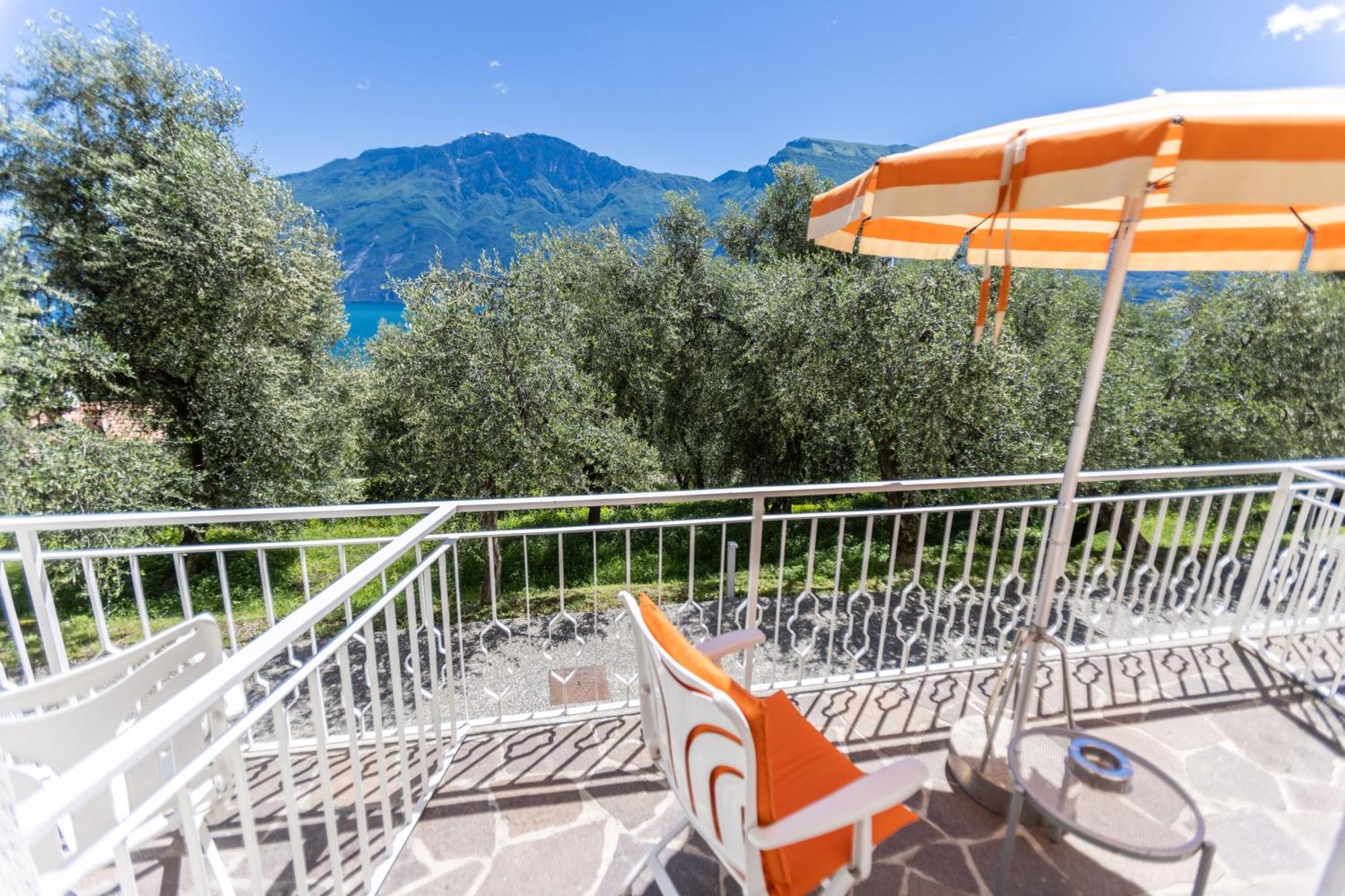 Hotel Villa Margherita Лимоне сул Гарда Екстериор снимка
