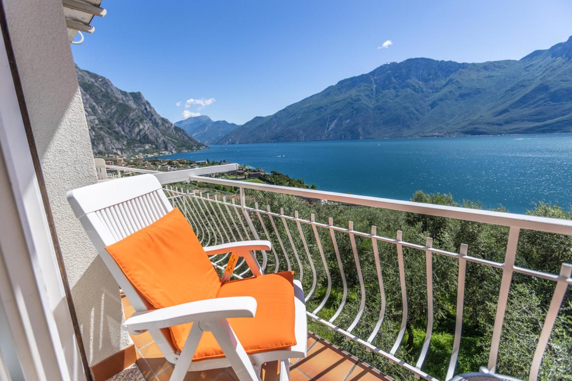 Hotel Villa Margherita Лимоне сул Гарда Екстериор снимка