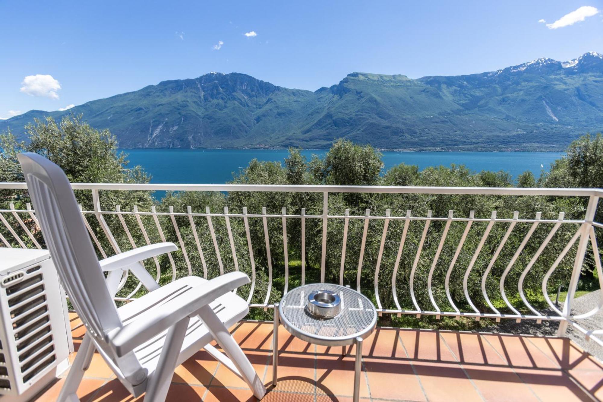 Hotel Villa Margherita Лимоне сул Гарда Екстериор снимка