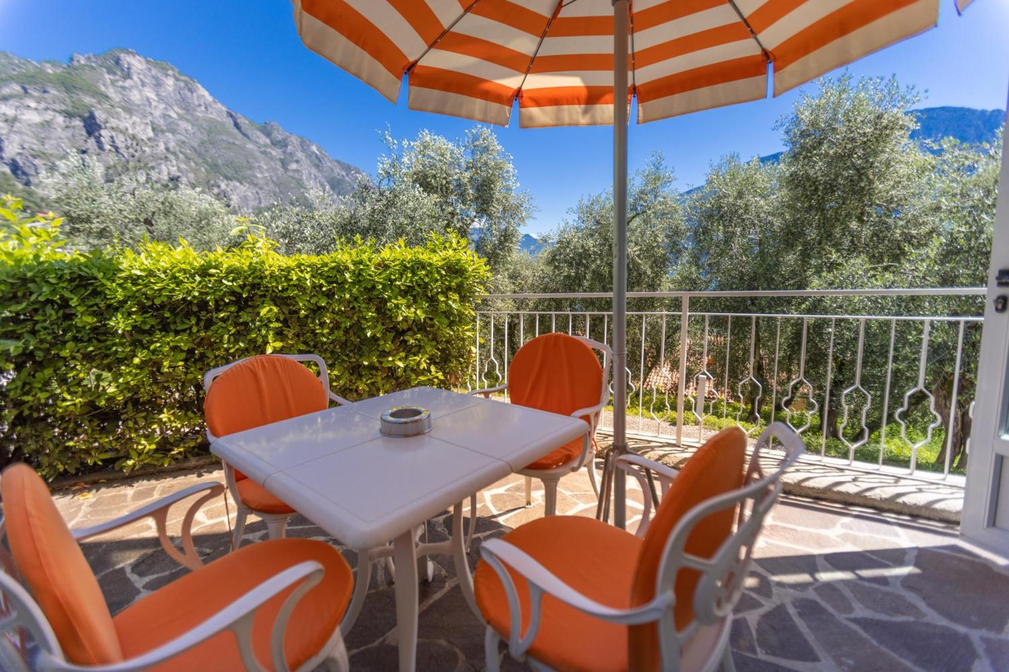 Hotel Villa Margherita Лимоне сул Гарда Екстериор снимка