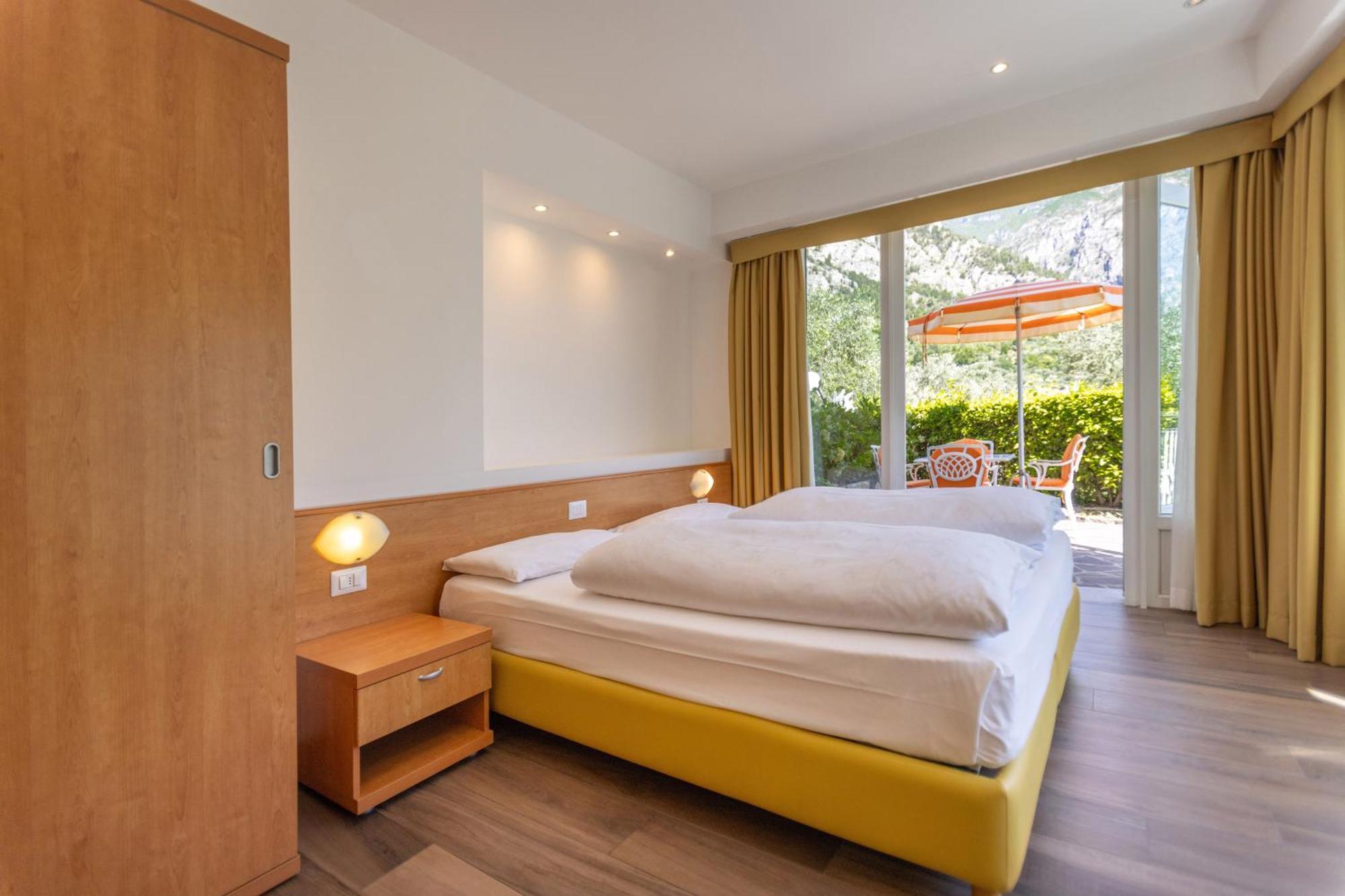 Hotel Villa Margherita Лимоне сул Гарда Екстериор снимка